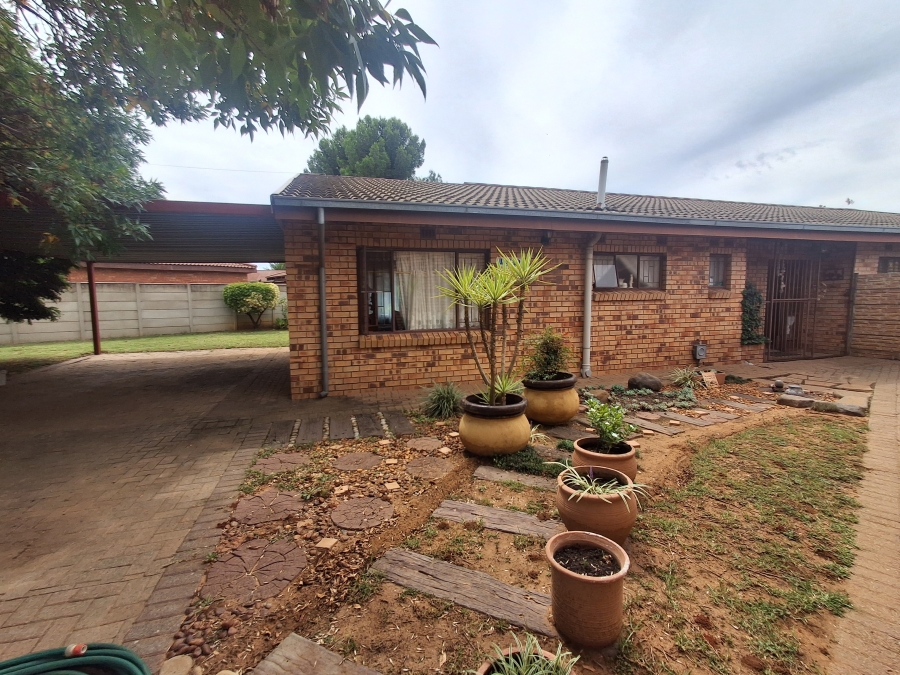 3 Bedroom Property for Sale in Fauna Park Free State